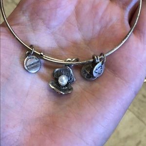 Alex and Ani Clam w/ Pearl bracelet in silver
